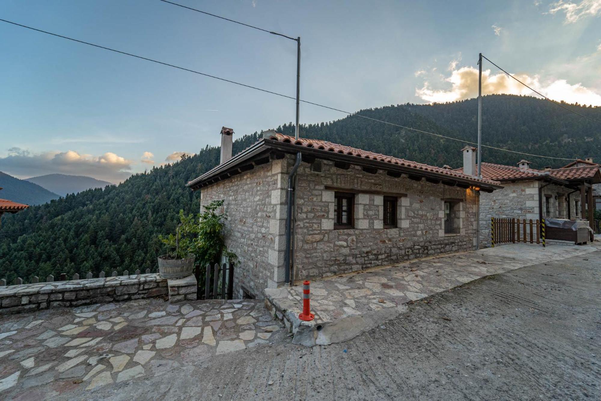 Villa Korfes-Κορφές Τριώροφη Βίλα Για Οικογένειες Και Παρέες Карпенисион Экстерьер фото